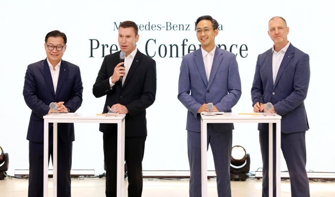 Mecrcedes-Benz Studio in Seoul OPEN